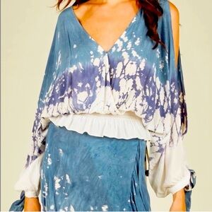 NWT surf gypsy blouse size small Blue White Tie-Dye Top